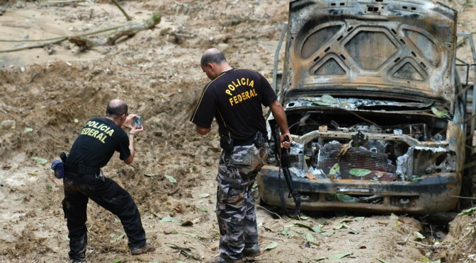 A Procura dos Acusados
